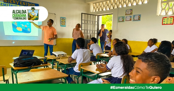 120 estudiantes de la Unidad Educativa Pedro Cornelio Drouet de Tachina son capacitados por funcionarios de la Casa de la Juventud