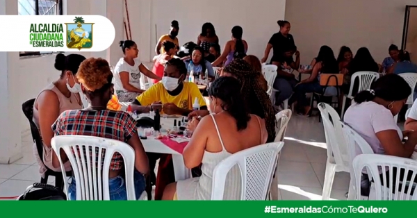50 mujeres esmeraldeñas fueron capacitadas en uñas acrílicas por la Casa de la Juventud